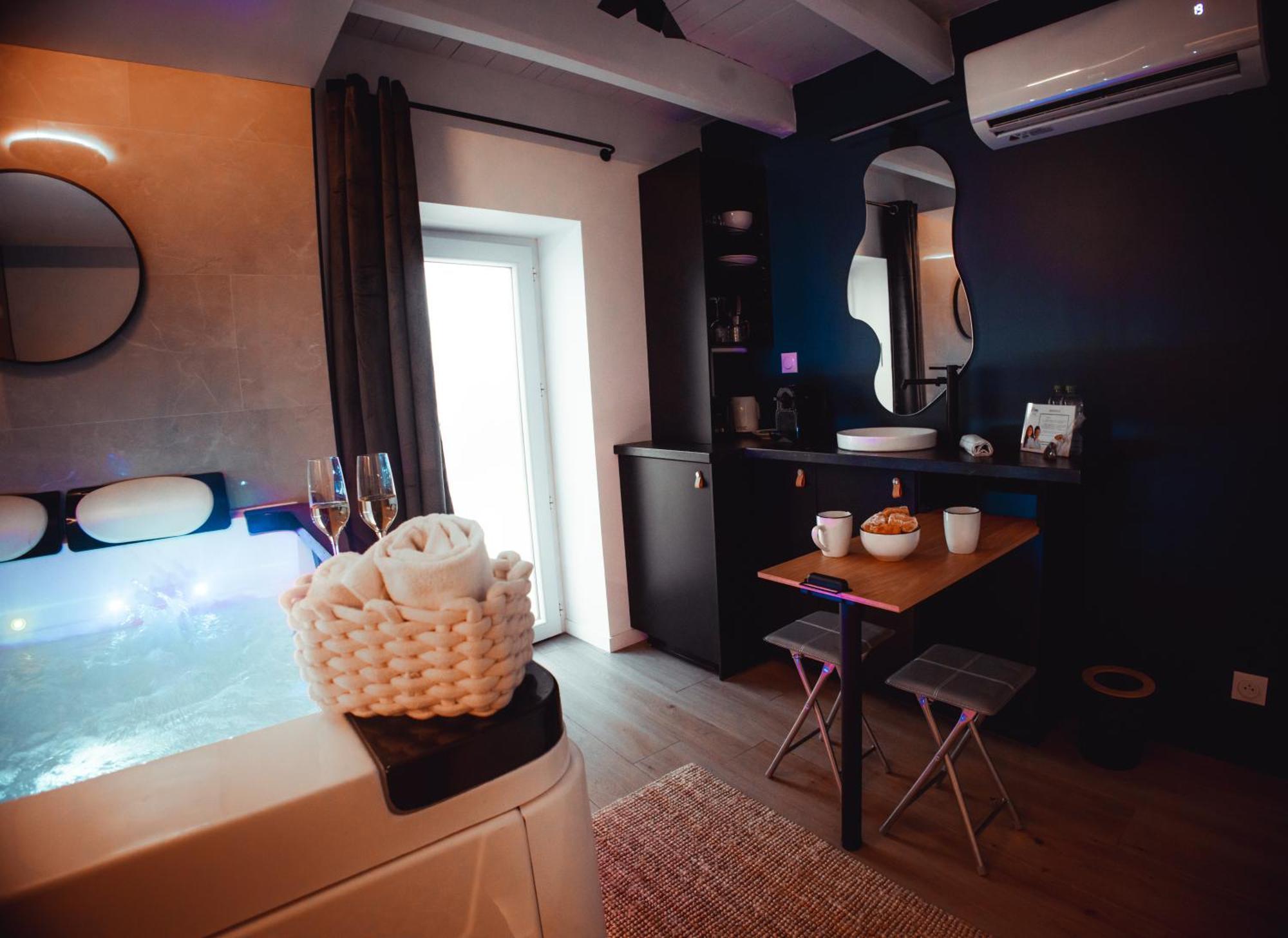 French Klss - Love Room By Prim0 C0Nciergerie Clermont-Ferrand Extérieur photo