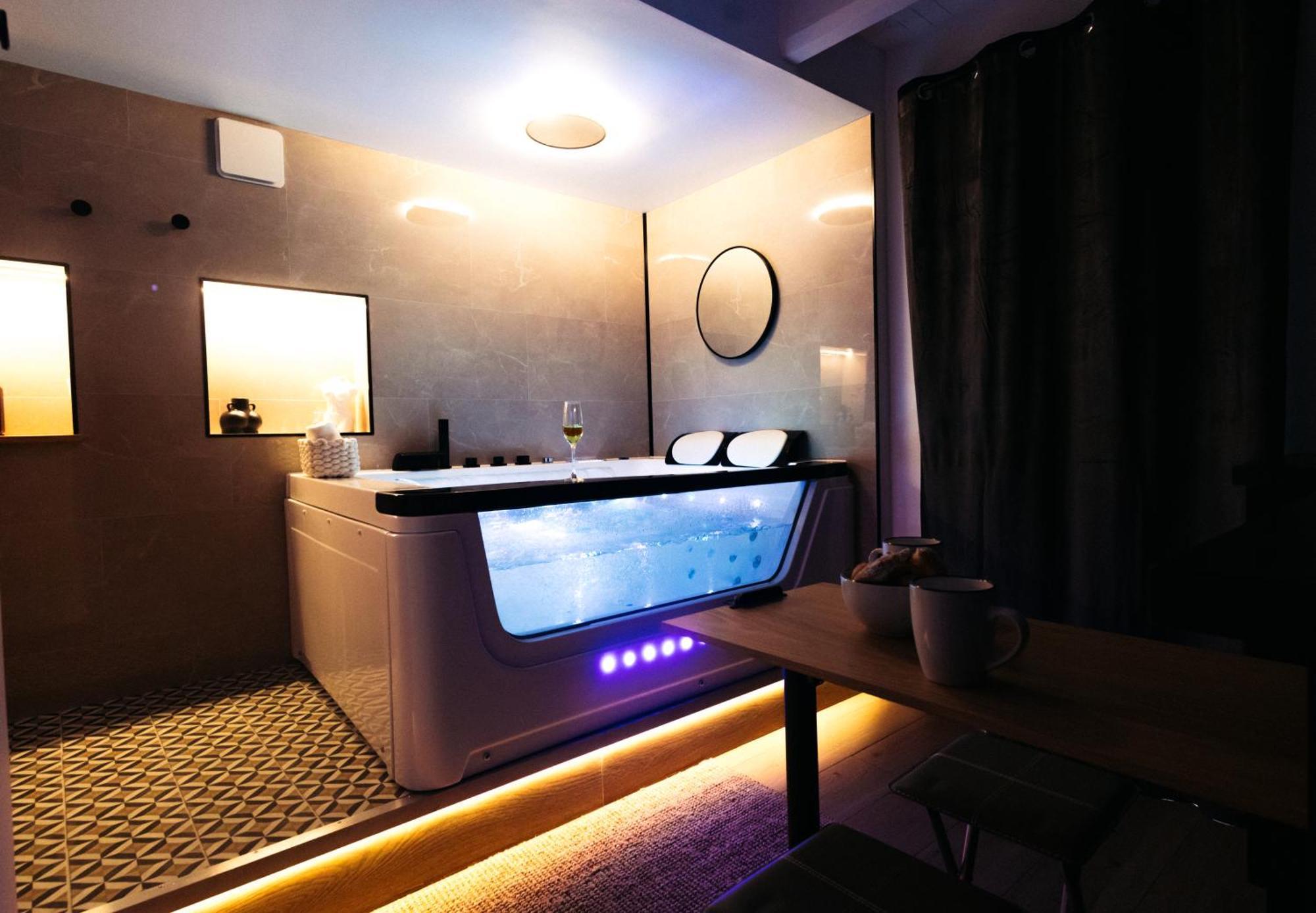 French Klss - Love Room By Prim0 C0Nciergerie Clermont-Ferrand Extérieur photo